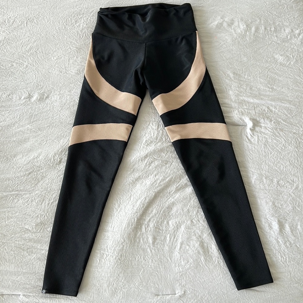 Onzie ribbed leggings
